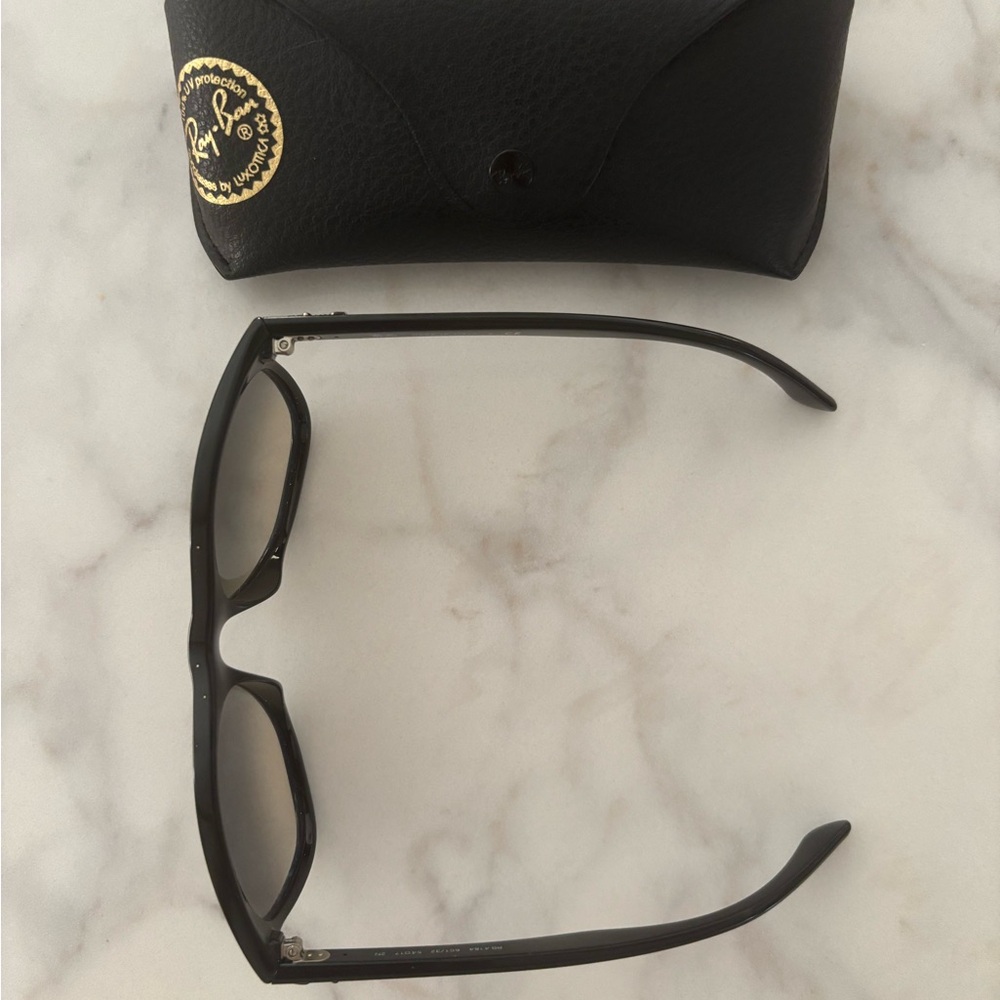 Ray-Ban Wayfarer RB4184 Unisex Sunglasses in Black - Picture 6 of 6